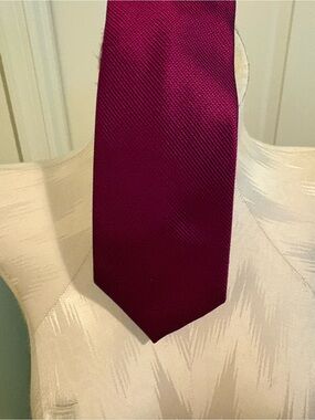 Haines & Bonner of London Men's Solid Burgundy Tie - $65